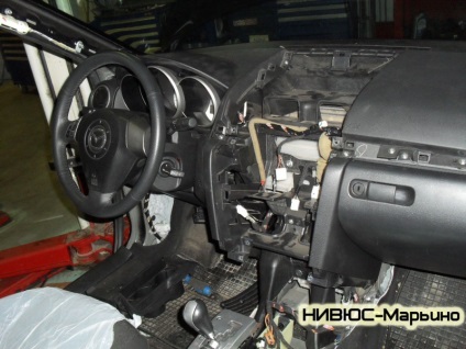 Înlocuirea motorului ventilatorului încălzitorului auto Mazda 3