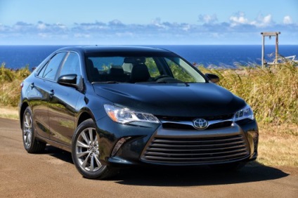 2015 Toyota Camry felülvizsgálata