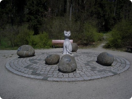 Și pisicile au monumente)