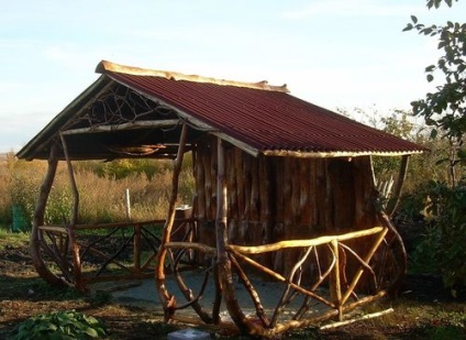 Arbor din prăjini și curbe de trunchiuri de copaci - idee de fotografie