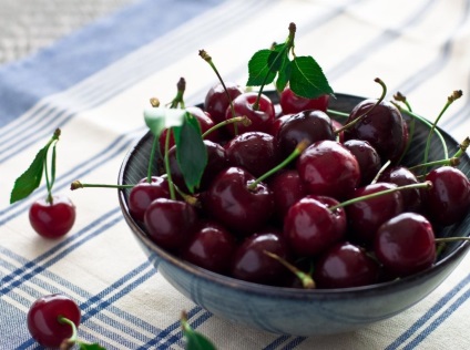 Cherry și descrierea și caracterizarea soiului, avantaje și dezavantaje, caracteristici de plantare și