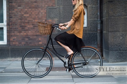 Ce să purtați pe o plimbare cu bicicleta în timpul verii