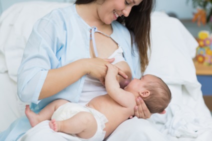 Cât timp să alimentați nou-născutului laptele matern