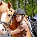 Fată pe un cal - o fată pe un cal