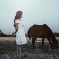 Момиче на кон - момиче на кон