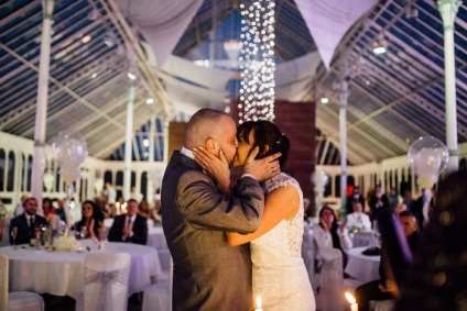 Fata a ras nalyso chiar la nunta ei ca un semn de dragoste pentru mirele, un pacient cu cancer - infomania