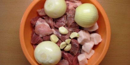 Carne tocată pentru găluște (clasică, din carne de porc)