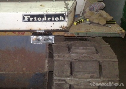 Friedrich este o fosta vaza pe omizi