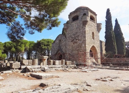 Muntele Filerimos din Rodos fotografie a mănăstirii, cruce