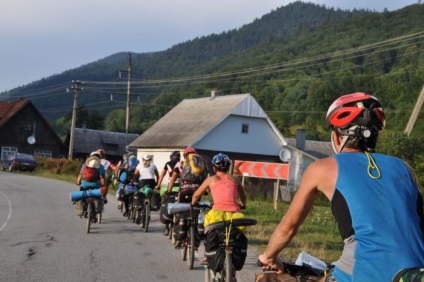 Călătorie cu bicicleta pe munte