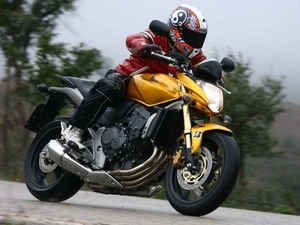 Honda Hornet (Honda Hornet) cb 600 f - un ficat lung printre motocicletele din clasa 