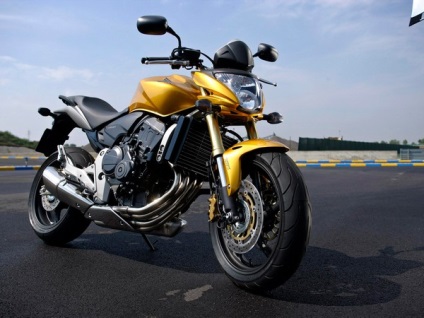 Honda Hornet (Honda Hornet) cb 600 f - un ficat lung printre motocicletele din clasa 