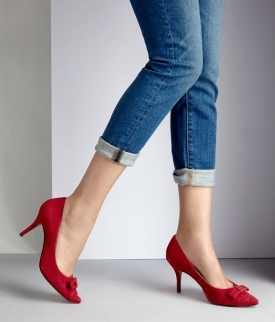 Cum să poarte pantofi roșii idei de actualitate
