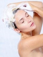 Cum să treci de la șampoane normale la șampoane naturale
