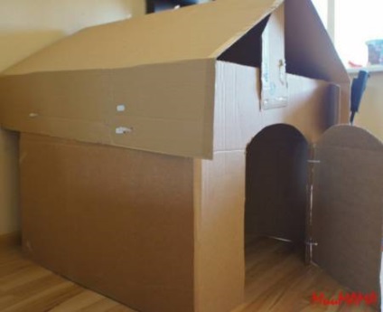 Cum de a construi o casă de carton pentru un copil - ciudat