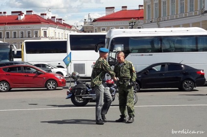 Cum să sărbătoriți o zi la Sankt Petersburg din Sankt Petersburg