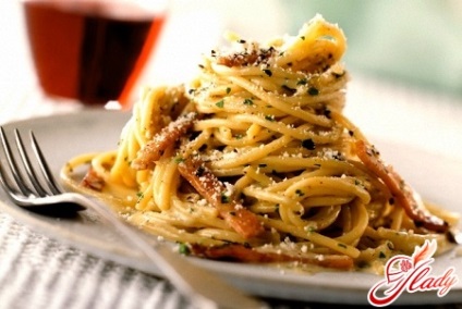 Cum să gătești spaghete italiene carbonara (ital