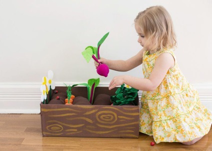 Cum de a face o jucărie pentru copii în curs de dezvoltare de la simțit de propriile mâini