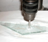 Hogyan kell fúrni üveg mester zadelkin