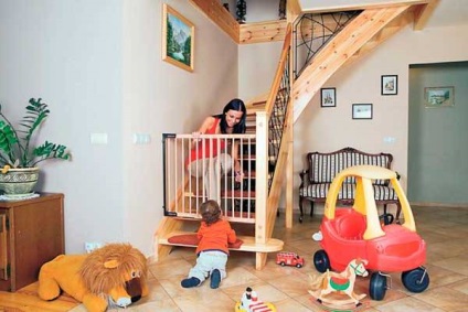 Hogyan védi a babát essen le a lépcsőn a házban