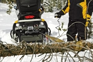 Hogyan válasszuk ki a csörlő snowmobile