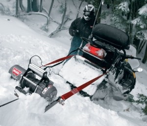 Hogyan válasszuk ki a csörlő snowmobile