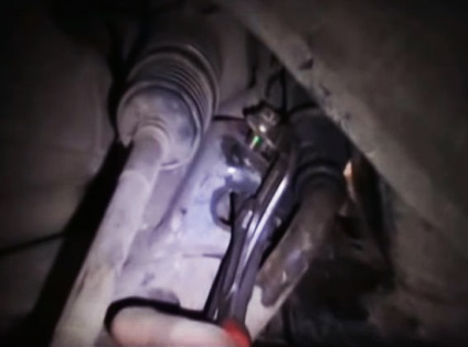 Cum să înlocuiți bucșele stabilizatorului de pe Ford Mondeo 1 fără a scoate subframele, știm cum