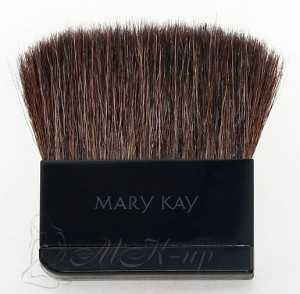 Brush cosmetic pentru aplicarea rujului sau luciu de buze de la Mary Kay, make-up!