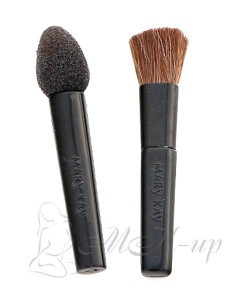 Brush cosmetic pentru aplicarea rujului sau luciu de buze de la Mary Kay, make-up!