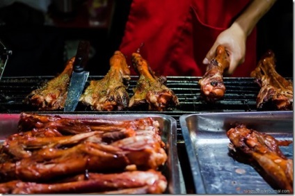 Scorpionii din China gătesc în viață, unul din revista doamnă pentru femei