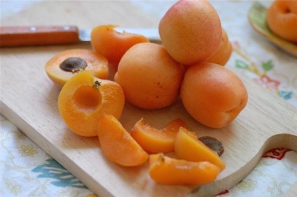 Compot de caise - fructe parfumate și gustoase din fructe