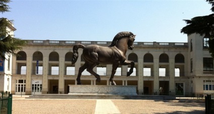 Horse și Vinci - o poveste neobișnuită a capodoperei, călătorește cu ușurință!