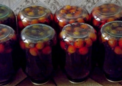 Conservarea compotului din rețeta de caise fără sterilizare, cu portocale, mere, prune, fără