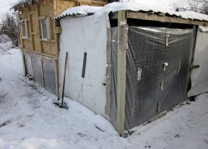 Pui de găină, paleți, ventilație, copii de porumb