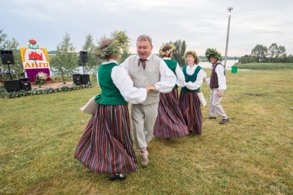 Ligo - lett nemzeti ünnep lábánál az Urál-hegység