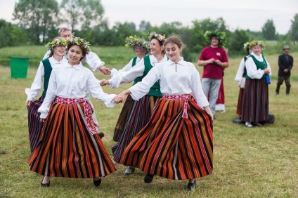 Ligo - lett nemzeti ünnep lábánál az Urál-hegység