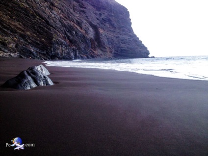 O mască în Tenerife este un chei, un sat și o plajă