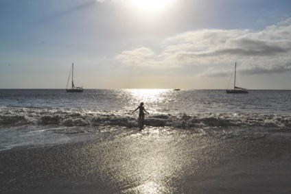 O mască în Tenerife este un chei, un sat și o plajă