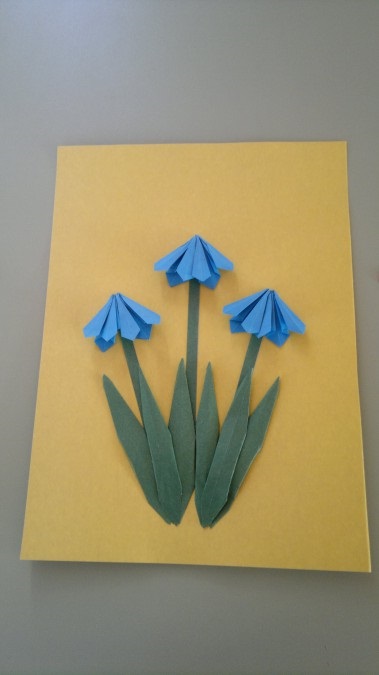 A mester osztály a szakterületen origami, „hóvirág”
