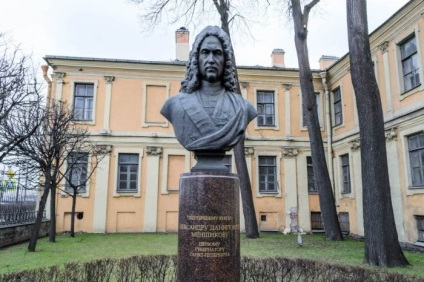 Palatul Menshikov din Sankt Petersburg (17 fotografii)