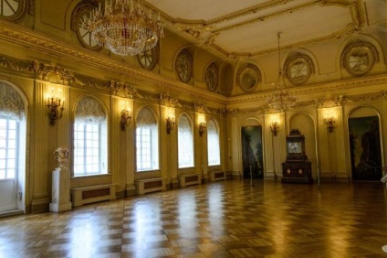 Palatul Menshikov din Sankt Petersburg (17 fotografii)