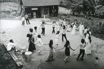 Fotografii de pace, dragoste, libertate rare despre viața comunității hippie în anii 1970