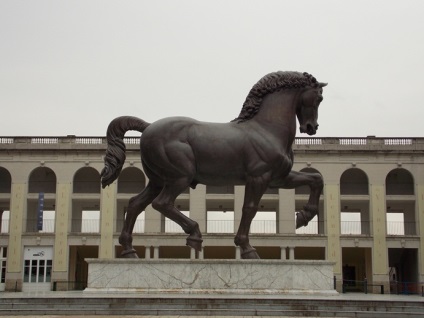 Italia neexplorată, ghidul Milan - sculptură în Milano