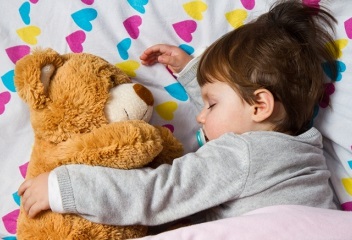 Sleep haine cum să îmbrăcați în mod corespunzător un copil pe timp de noapte