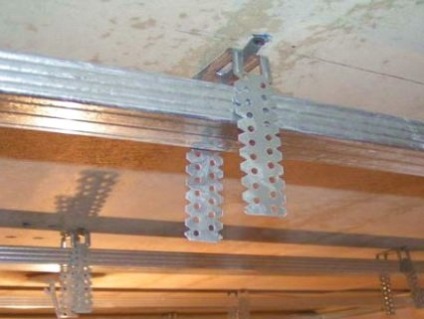Decorarea plafonului cu plastic - cum se instalează panourile