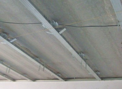 Decorarea plafonului cu plastic - cum se instalează panourile