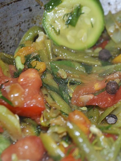 Legume de legume cu roșii, dovlecei și fasole verde - gătiți pur și simplu