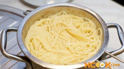 Carbonara pastă clasică - rețetă italiană pas cu pas cu fotografie