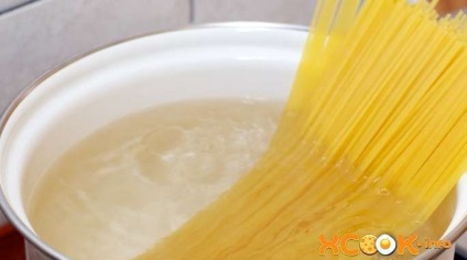 Carbonara pastă clasică - rețetă italiană pas cu pas cu fotografie