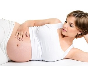 Szült nők úgy érzik, magzati mozgás, ide-oda mozgatja a baba